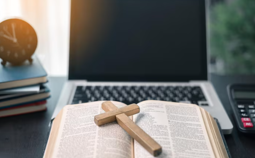 How Online Christian Bible Study Makes Learning the Bible Easier